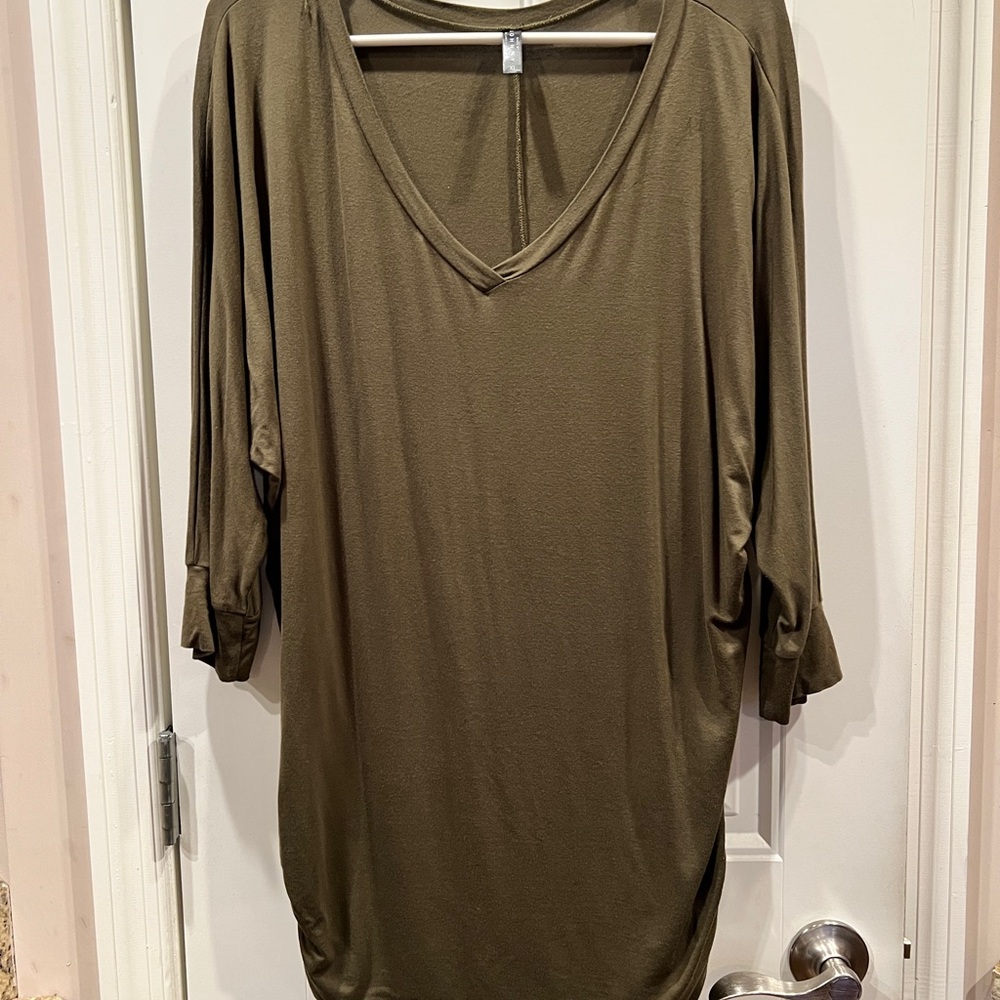 By Johnny Green Oversized Tunic with Side Ruching Sz XL